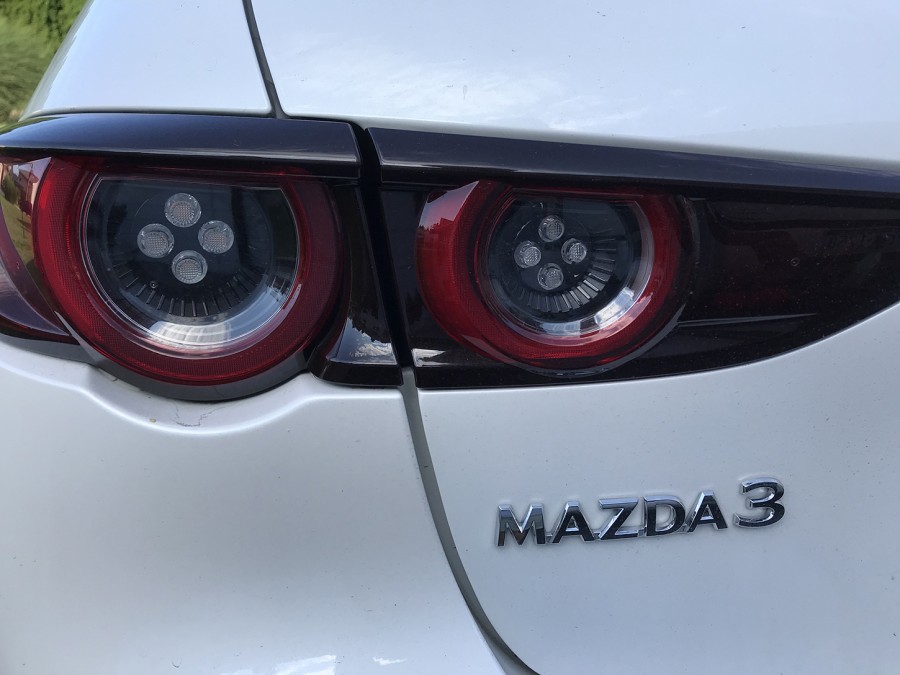 Mazda3-19-Lights