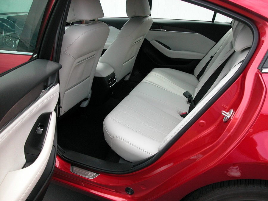 Mazda6-19-R.Seats