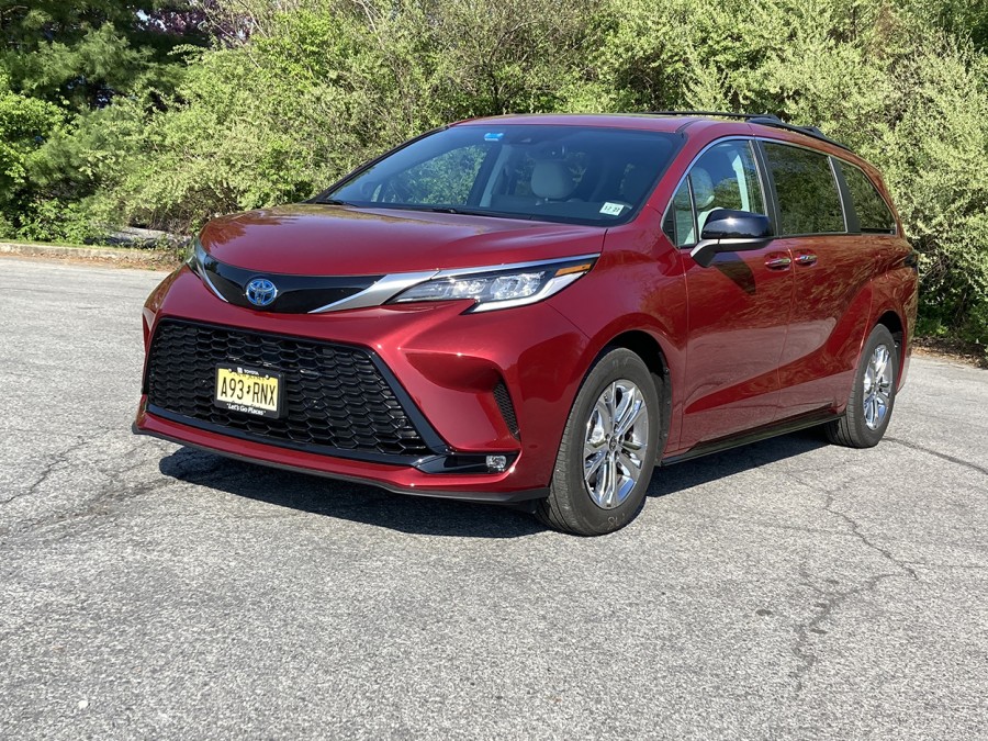 Toyota's 2023 Sienna AWD Hybrid minivan combines the best of all worlds with seating for up to eight