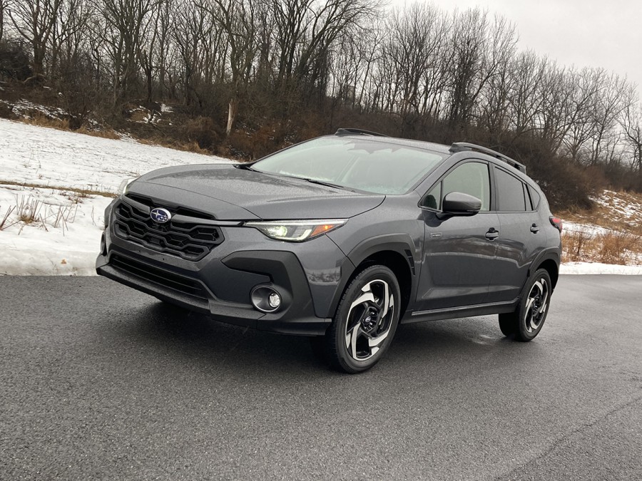 You are currently viewing Subaru’s 2026 Crosstrek Hybrid AWD is the most affordable, all-encompassing SUV on the market