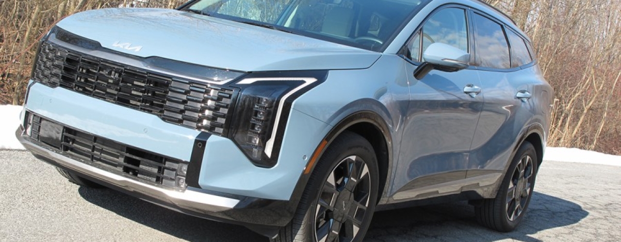 Kia's 2026 Sportage Hybrid AWd SUV offers top economy, interior spaciousness and unbeatable warranty