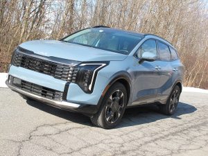 Kia’s 2026 Sportage Hybrid AWd SUV offers top economy, interior spaciousness and unbeatable warranty